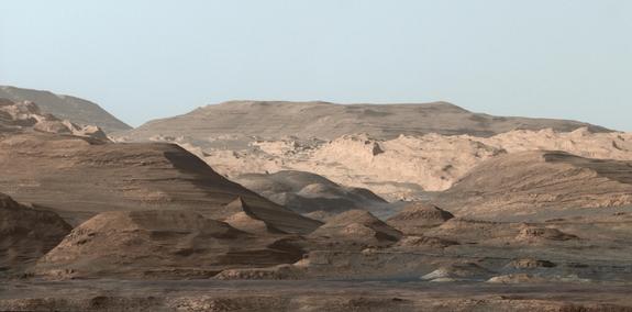 curiosity-mount-sharp-foothills