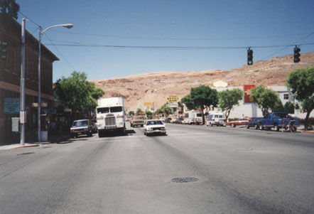 main-center98.jpg - 31940 Bytes